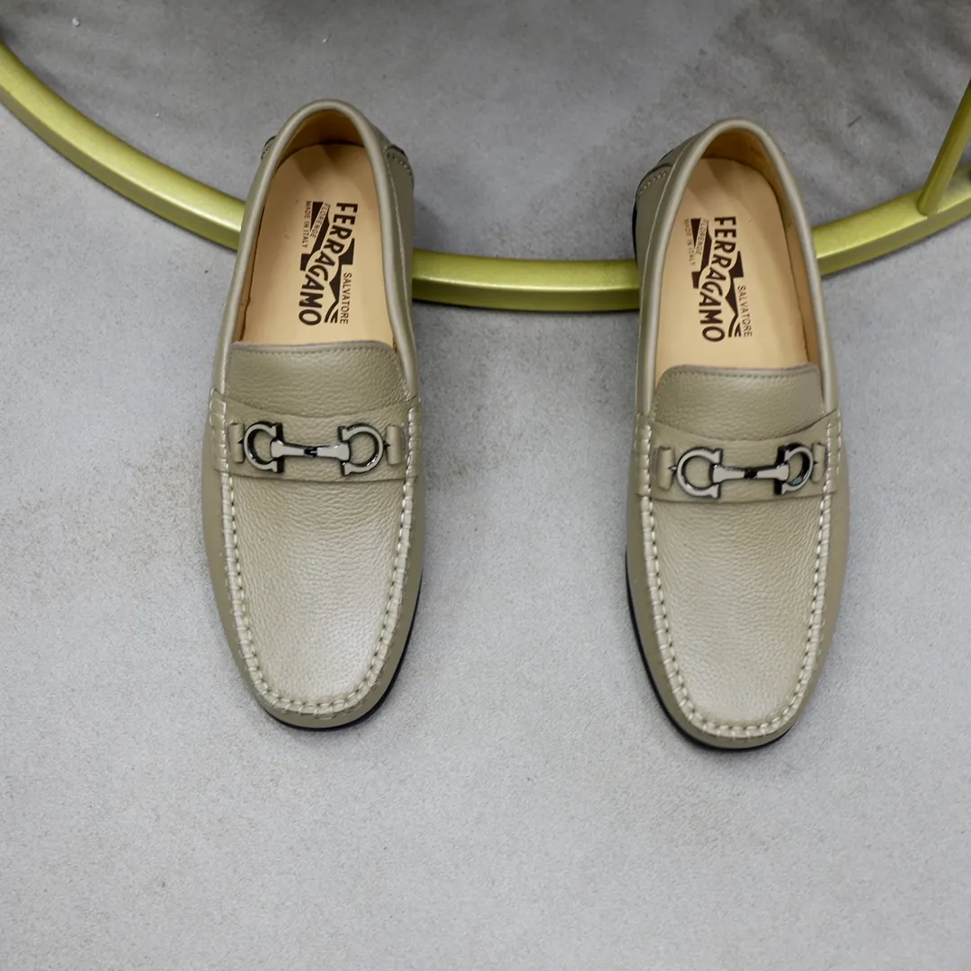 Men's shoes: 260🙅‍♂️🙅‍♂️🙅‍♂️Niuli Brand: Ferragamo Standard code: Men's code 38/44 (45 customized) Grade: Same as the official website Material: Original imported cowhide leather lining Original wear-resistant lightweight outsole Style category: Men's casual slip-on shoes Distinguished luxury brand elements top luxury Color: Actual picture color